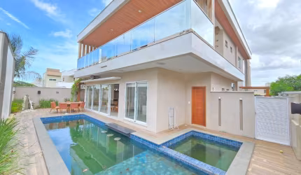 Vendo linda Casa no Condomínio Alphaville duplex no Aracagy.