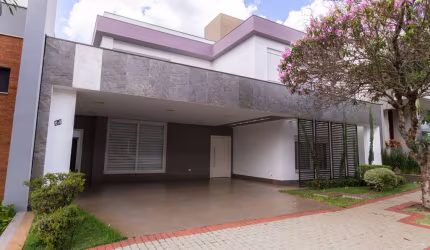 Sobrado no condomínio Portal de Segóvia