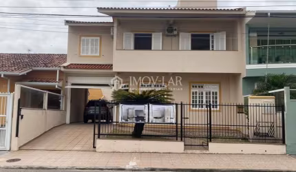 Casa para Venda em Florianópolis, Balneario, 5 dormitórios, 1 suíte, 3 banheiros, 3 vagas