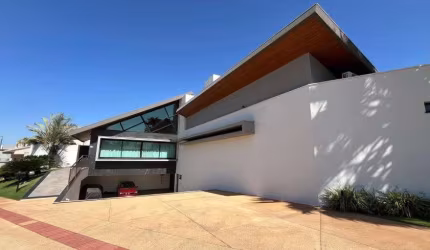 Sobrado no Residencial Delfos com 4 suítes