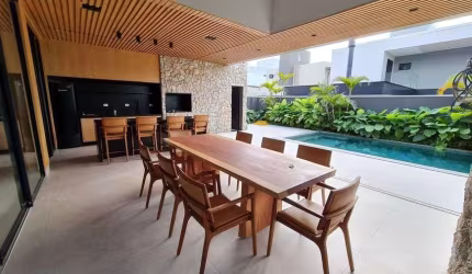 Casa Condomínio com 4 Suítes e 4 Vagas de Garagem - Residencial Damha IV