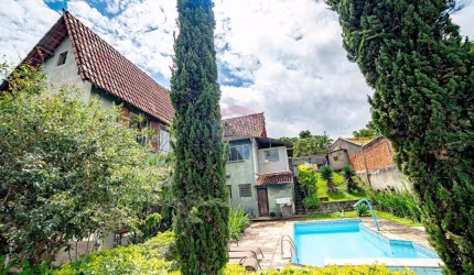 Casa à Venda com Terreno de 1.800m² – Um Refúgio em Meio à Natureza