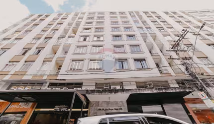 Apartamento de 2 quartos, com elevador, em rua plana, no Centro!