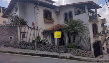 Casa tríplex com 3 dormitórios à venda, 224 m² por R$ 900.000 - Bairu - Juiz de Fora/MG