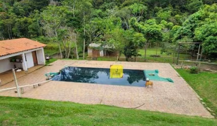 Excelente Chácara Rural, c/ terreno de 2.000m², casa duplex de 3 quartos, piscina, área gourmet, pomar, várias árvores frutíferas -  Estrada da Lagoa.