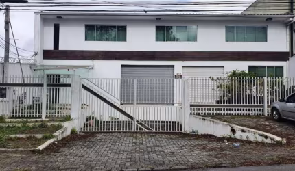 Excelente barracão à venda no bairro Uberaba-Curitiba-PR.