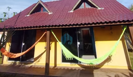 Imóvel no Bairro Ibiraquera, com Amplo Terreno, em Imbituba!