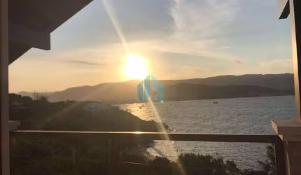 Locação Temporada! Lindíssima Casa de Alto Padrão a 240 m da Praia da Vigia, em Garopaba!