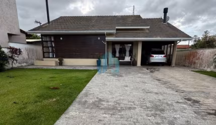 Bela Casa Térrea com Amplo Quintal, a Poucos Minutos do Centro da Cidade, Areias de Palhocinha | Garopaba - SC