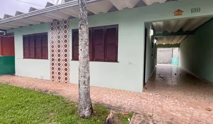 Residência Exclusiva em Santa Terezinha: 2 Quadras do Mar em Região Privilegiada