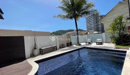 Casa com 3 quartos à venda na Rua Osvaldo Bertemes, 8, Fazendinha, Itajaí, 263 m2 por R$ 3.250.000