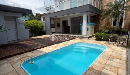 Casa com 4 quartos à venda na PROFESSOR ANDRÔNICO PEREIRA, 313, Centro, Camboriú, 243 m2 por R$ 2.000.000