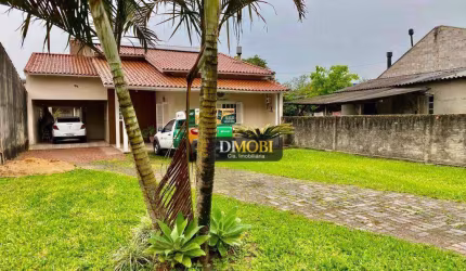 Casa charmosa com piscina e pátio amplo