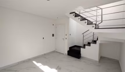 Apartamento duplex novo, com duas vagas de garagem cobertas e terraço com churrasqueira, à venda no