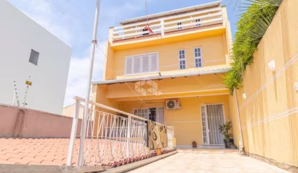 Casa / 3 Dormitórios / 3 Vagas / Bento Gonçalves / Partenon / Porto Alegre / RS