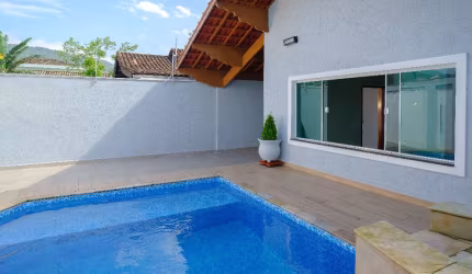 Linda casa em Solemar com píscina - pertinho praia