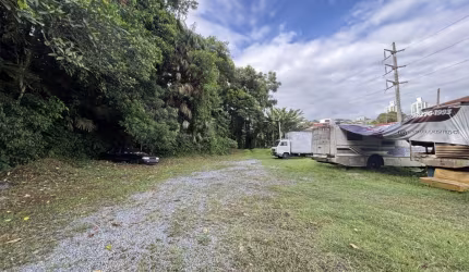 Alugo Terreno com 1500m², Bairro Velha - Blumenau