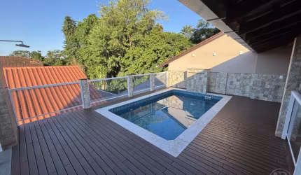 Vendo Casa com Piscina, 04 Quartos - Bairro Velha