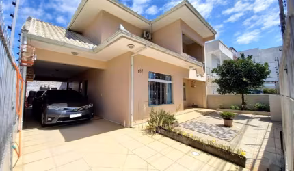 Casa à venda no bairro Capoeiras - Florianópolis/SC