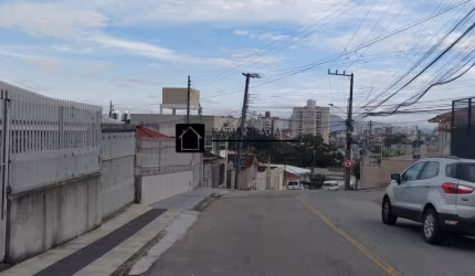 Casa com potencial construtivo á venda no bairro Estreito!!!!
