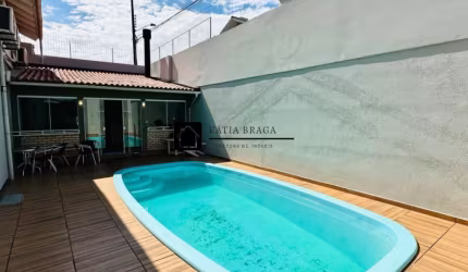 Uma belíssima casa a venda no bairro Coqueiros!