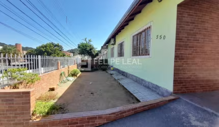 Casa em Forquilhinhas  -  São José