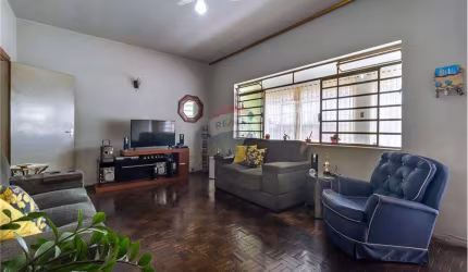 Casa a Venda, Residencial / Comercial - 201 m² - com 04 quartos, copa e cozinha, banheiro e lavabo, com edícula com 2 quartos