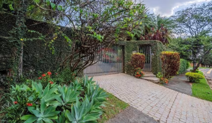 VENDA - CASA - CONDOMÍNIO SAN CONRADO - 410 M² - 4 QUARTOS - 4 SUÍTES - PISCINA - ACEITA PET