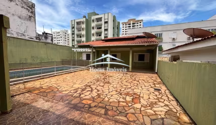 Casa Comercial à Venda em Cuiabá-MT, Bosque da Saúde: 3 Quartos, 1 Suíte, 2 Salas, 5 Vagas de Garagem, 250 m².