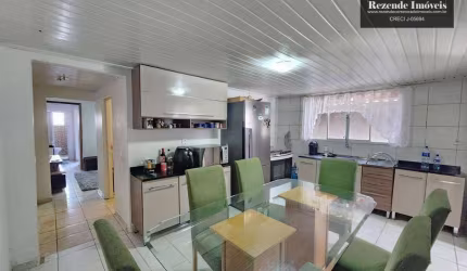 Casa com 2 dormitórios sendo uma suíte  à venda, 72 m² por R$ 420.000 - Fazendinha - Curitiba/PR
