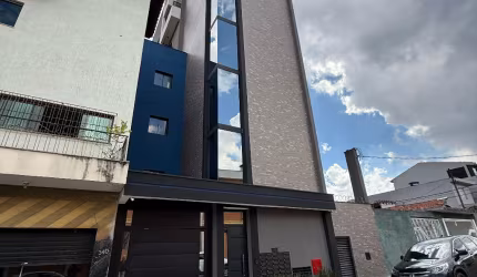 APARTAMENTO COM ACABAMENTO COMPLETO E VAGA COBERTA