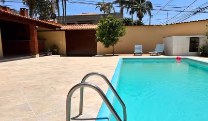 Casa Sobrado à venda ou locação com 5 suítes, 6 vagas de garagem, com 420 m² - Vila Oliveira - Mogi das Cruzes