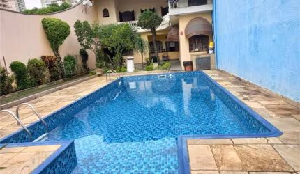 CASA À VENDA | 500 M² DE TERRENO | 3 DORMITÓRIOS (2 SUÍTES) | 6 VAGAS NA VILA GALVÃO!