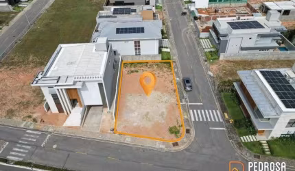 Lote de esquina com 350 m2 - Sunset Boulevard - Financiavel - Ventilado - No inicio do cond.