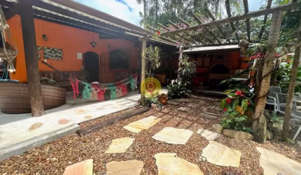 Casa com Piscina e Churrasqueira – A 200 Metros da Praia
