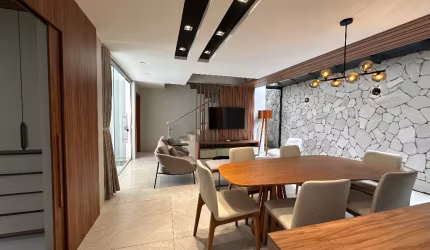 Casa Triplex, Condominio Berlin, 4 suites, Nascente, Porteira fechada.