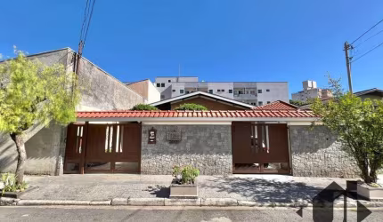 Casa com 3 dormitórios à venda, 180 m² por R$ 530.000 - Jardim Maria Augusta - Taubaté/SP