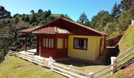 Linda Casa 3D com Suíte - Em Excelente Localização!