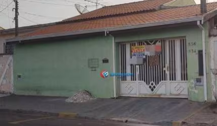 Oportunidade! Casa com edícula em excelente localização. Aceita financiamento