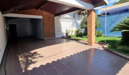 CASA COM 253 M² DE ÁREA CONSTRUÍDA COM 3 DORMITÓRIOS, SENDO 2 SUÍTES, PRÓXIMA A AVENIDA JUNDIAÍ EM JUNDIAÍ - SP