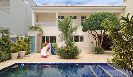 Casa Alto Padrão, 396m², 4 quartos, já reformada, lote de 480m², no Rio Mar com segurança 24hs.