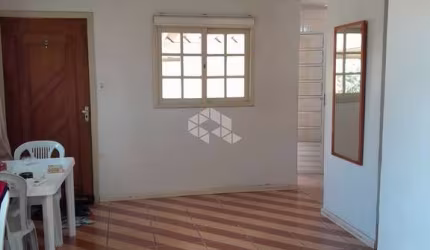 CASA DE 3 QUARTOS , 1 SUÍTE, GARAGEM E PÁTIO COM PISCINA