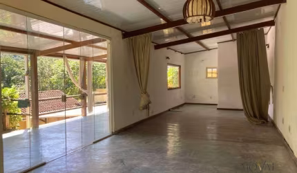 Casa com jardim , em condomínio
