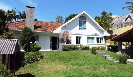 Vende-se linda Casa no  Cond Euroville – 3 dorms (2 suítes)