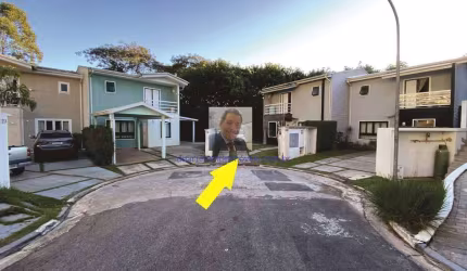 Vende-se Casa no Cond. Jardim das Paineiras 3 suítes. Semi geminada.