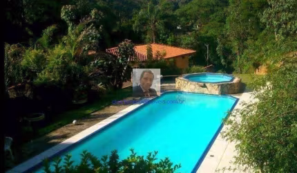 Vende-se Otima casa de 4 suítes, 8 banheiros, piscina no Condomínio Recanto