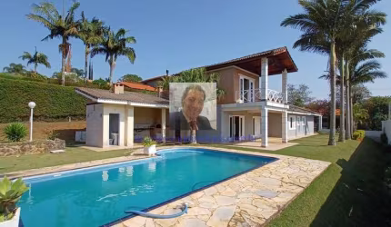 Linda Casa de campo em condomínio fechado. Localizada em Ibiúna SP. 