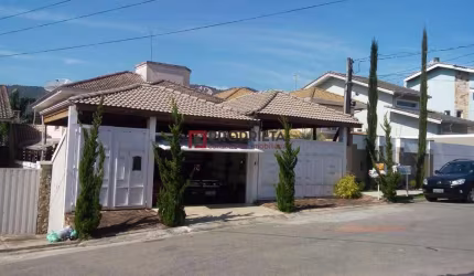 Casa para aluguel, 5 quartos, 3 suítes, 8 vagas, Vila Petrópolis - Atibaia/SP