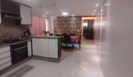 Casa com 3 dormitórios à venda, 153 m² por R$ 680.000 - Aceita financiamento - Centro de Carapicuíba/SP