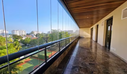 Apartamento de Luxo na Barra da Tijuca: 4 Quartos, 2 Suítes, 3 Salas, 5 Banheiros, 3 Vagas - Condomínio Marinas Betom, Quadra Praia, Sol da Manhã